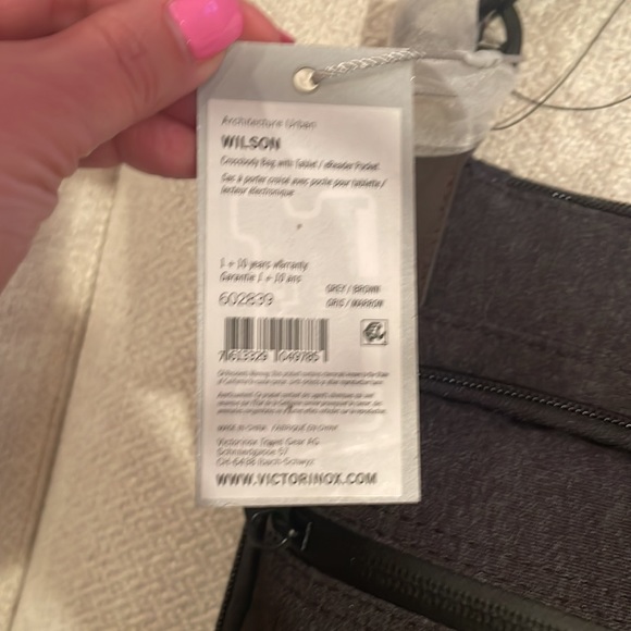 NWT Victorinix Architecture Urban cross body bag gray with brown strap - Picture 4 of 6